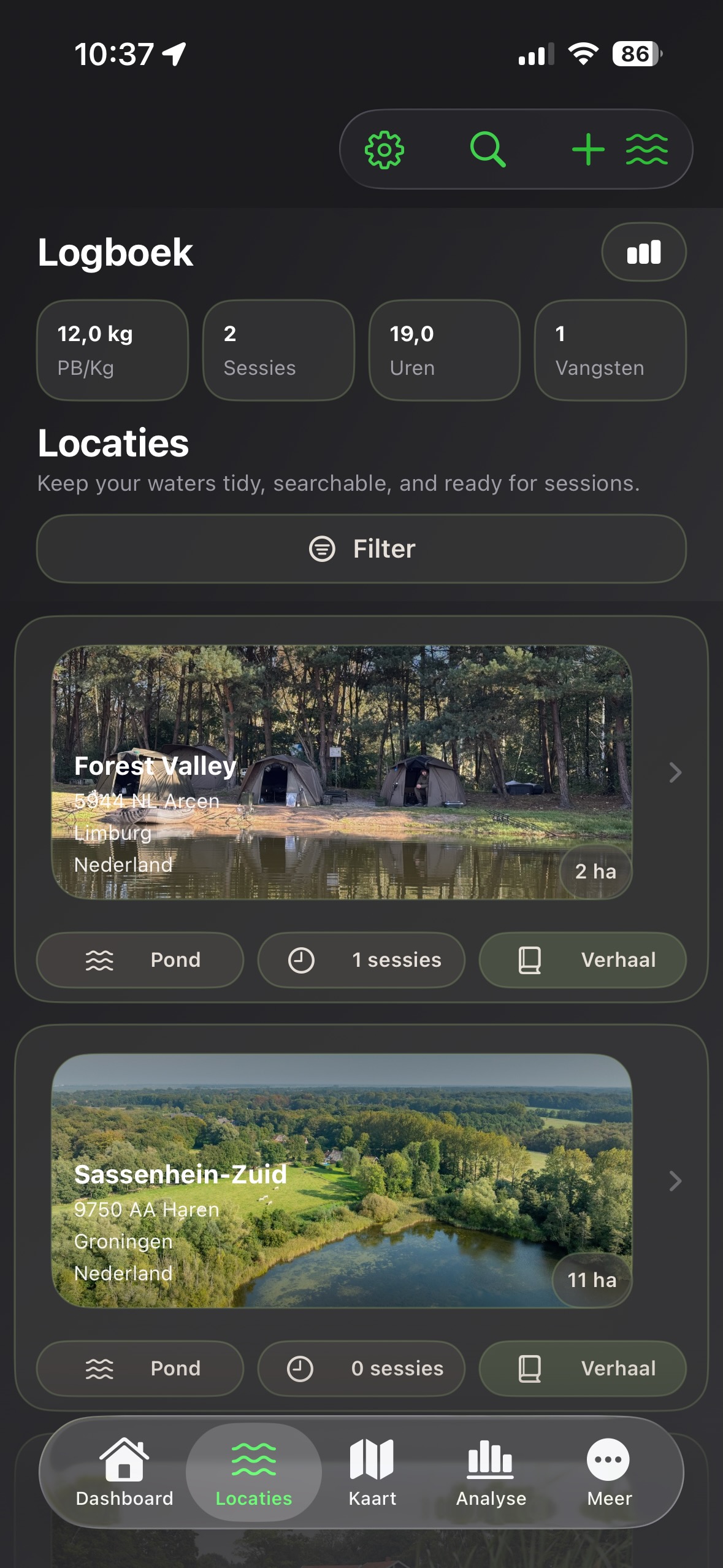 Logboek en locaties scherm van CarpChronicles